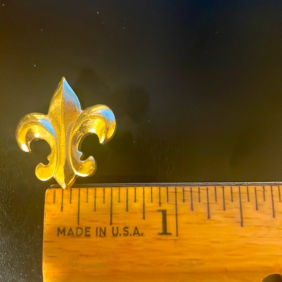 Two Vintage Gold Metal Fleur de Lis Lapel Pins Bundle - Picture 7 of 7
